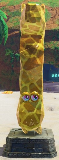 DKB Giraffe Fractone Statue.jpg