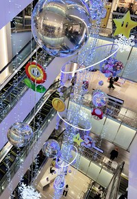 HnMH Holiday Spot Atrium.jpg