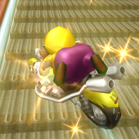 WarioBikeTrickRight.png